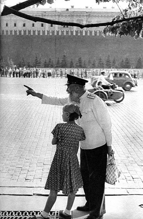 The People of Moscow, 1954